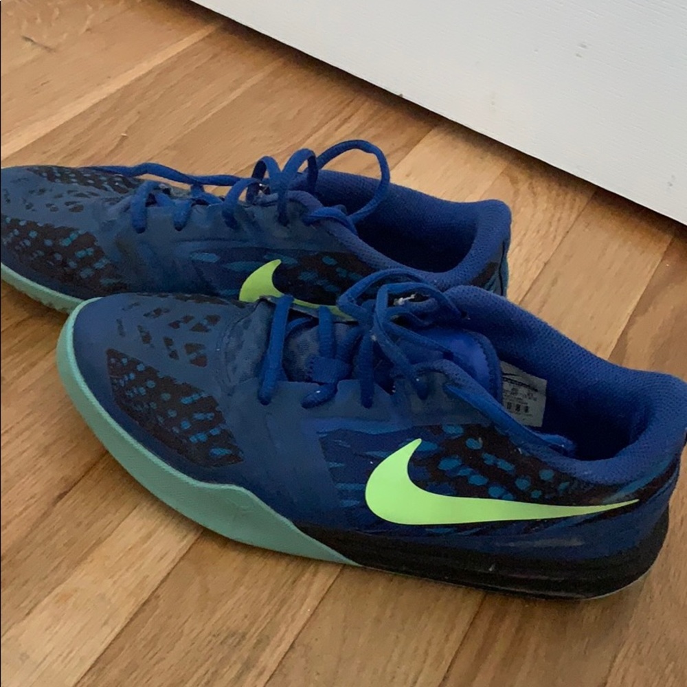 Nike size 7Y boys Athletic Shoes